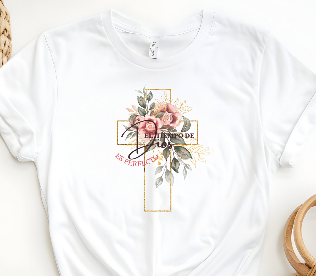 Faith Based Woman’s T-Shirt featuring a positive Spanish message “El Tiempo De Dios Es Perfecto.